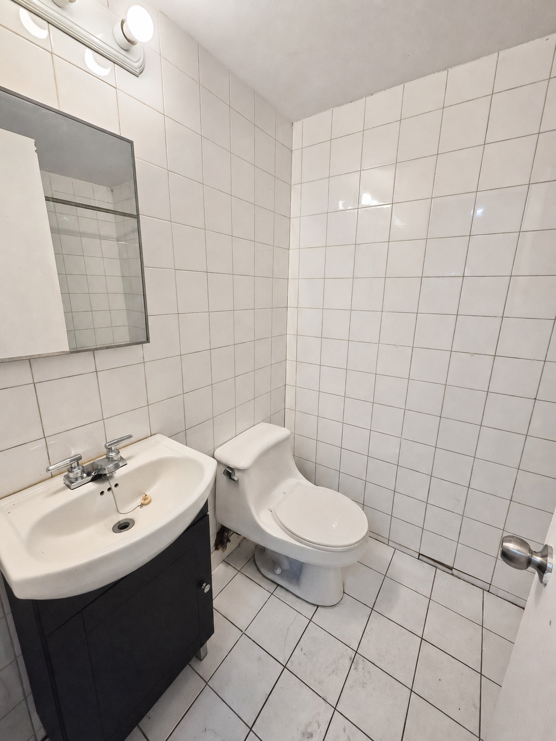 Photo publiée par NSI · E-1220 · salle de bains