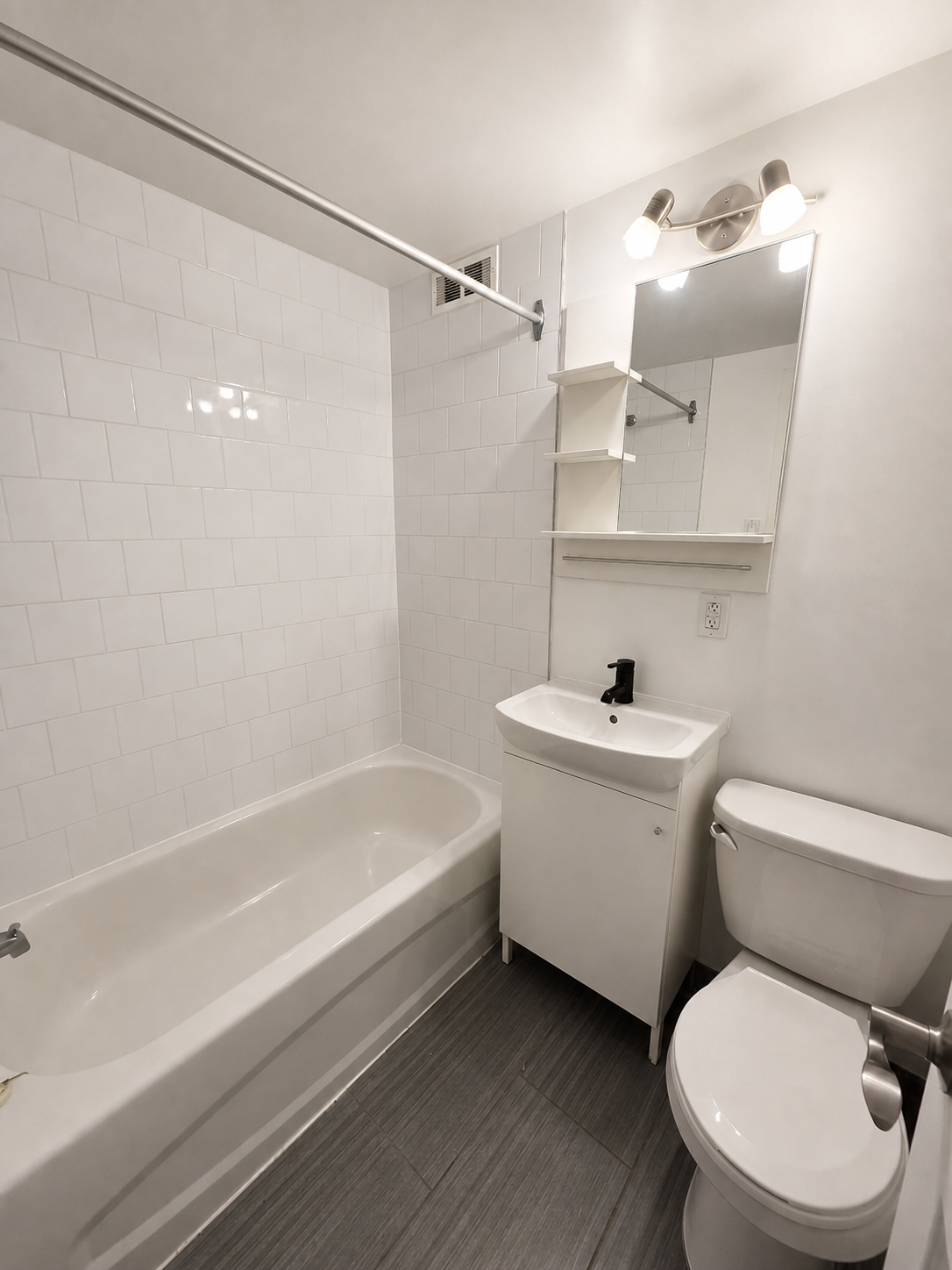 Photo publiée par NSI · C-1307 · salle de bains